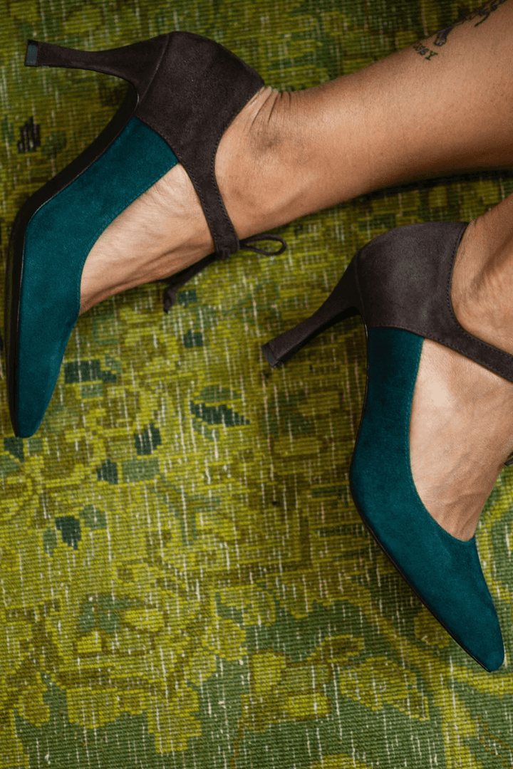 LUCREZIA | ANKLE TIE COURT SHOE