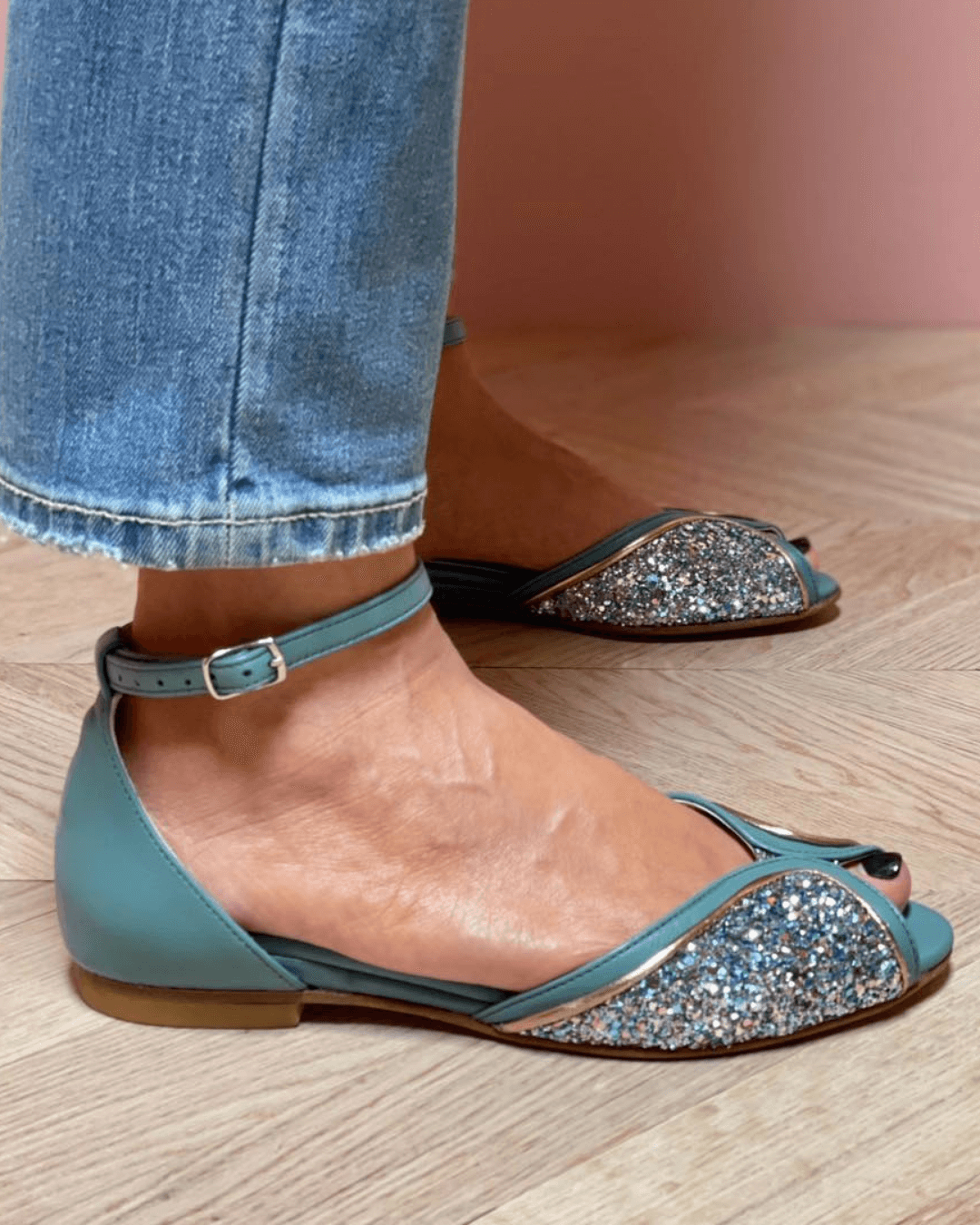 BRIGITTA | Elegant Flat Glitter Sandals Perfect for Any Occasion