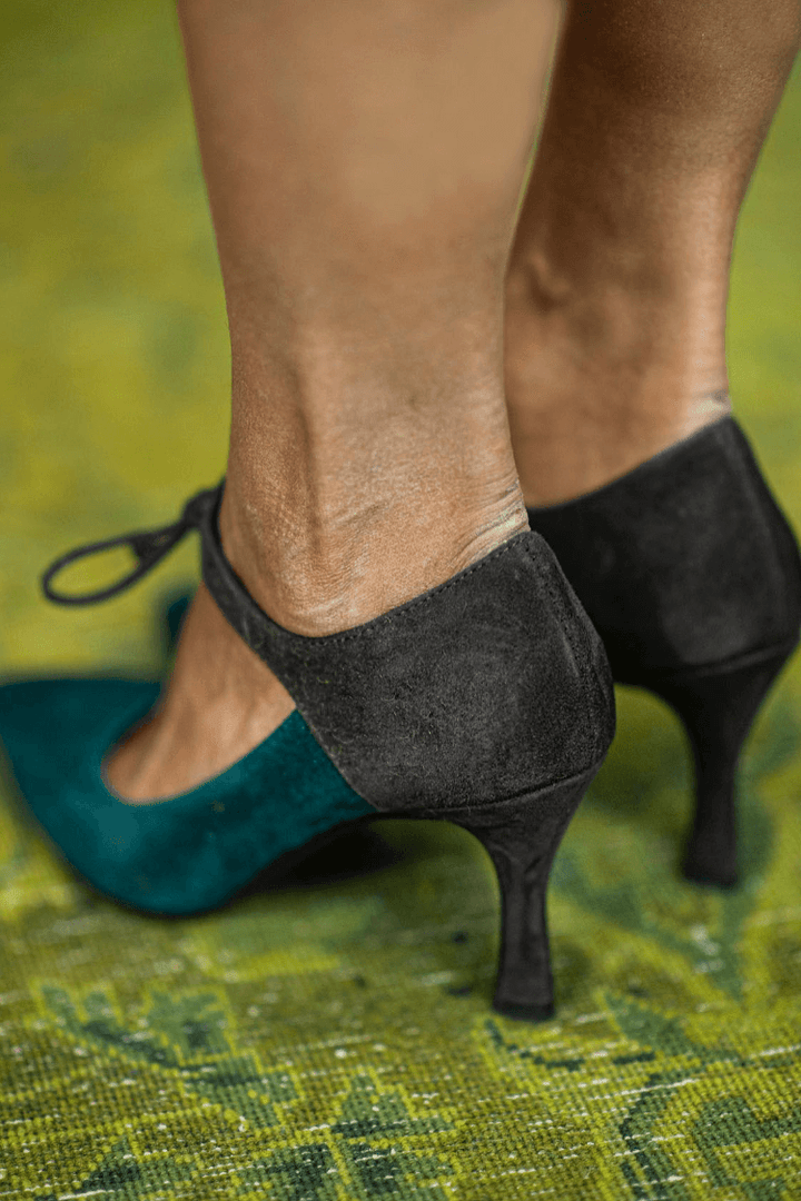 LUCREZIA | ANKLE TIE COURT SHOE