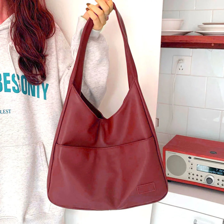 Loose hobo bag with a leather look