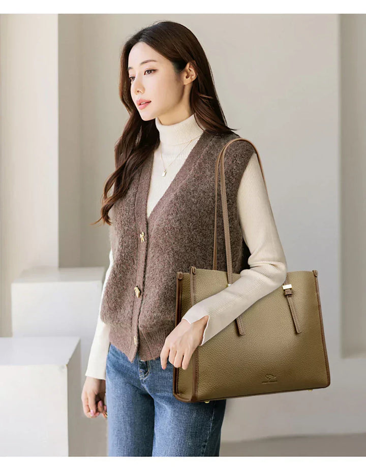 Elegant everyday bag with a leather look