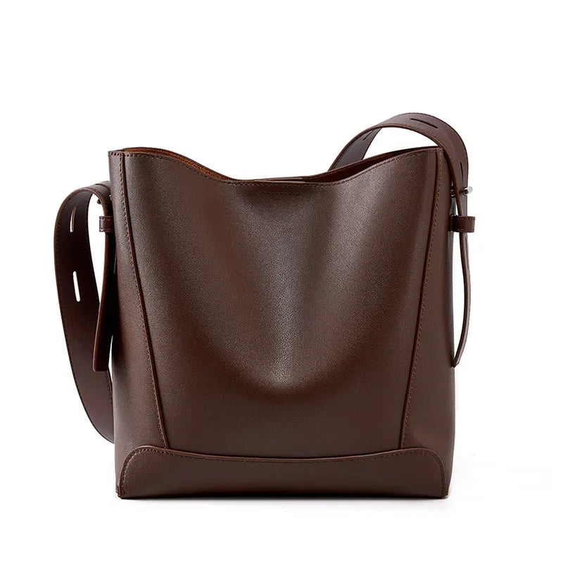 tine™ – Elegant shoulder bag in a sandy shade with strap-inspired handles