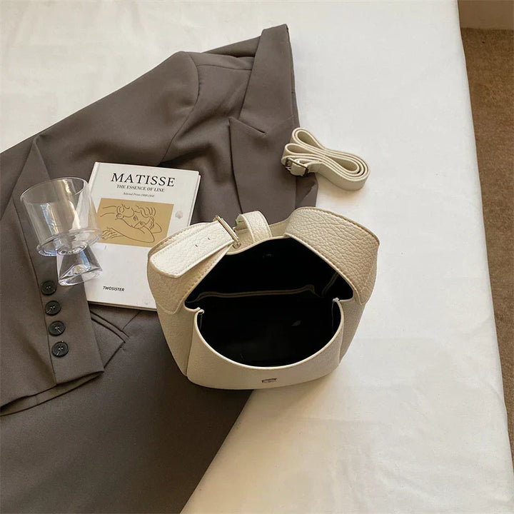 Iris™ – Modern bucket bag with a leather look