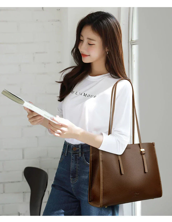 Elegant everyday bag with a leather look