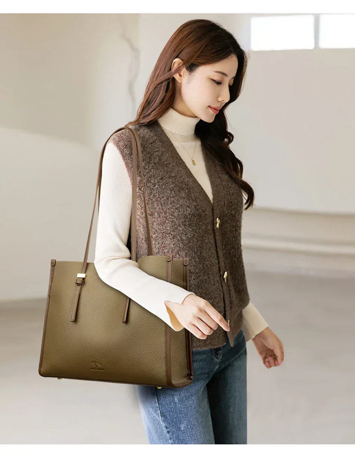 Elegant everyday bag with a leather look