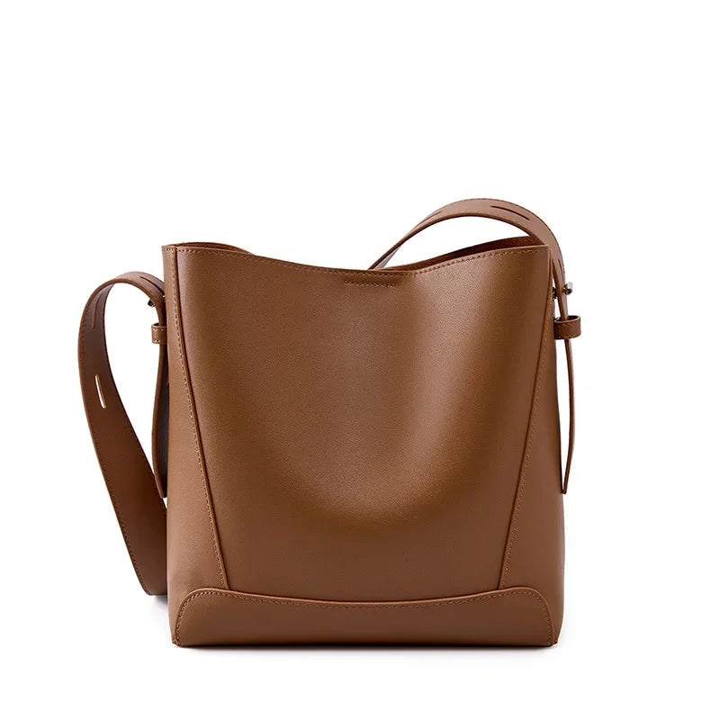 tine™ – Elegant shoulder bag in a sandy shade with strap-inspired handles