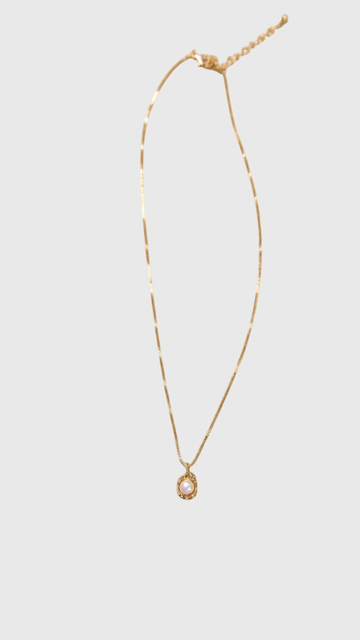 Bailey | Gold Pearl Pendant Necklace