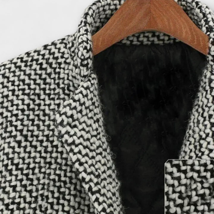 Gina – Timeless Heritage Houndstooth Coat