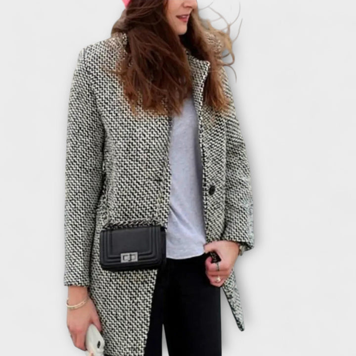 Gina – Timeless Heritage Houndstooth Coat